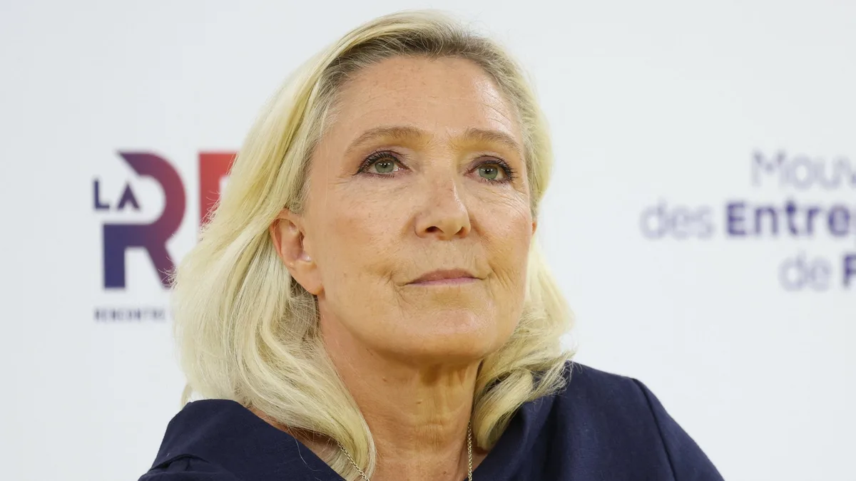 Présidentielle: Marine Le Pen toujours nettement en tête des intentions de vote, selon un sondage