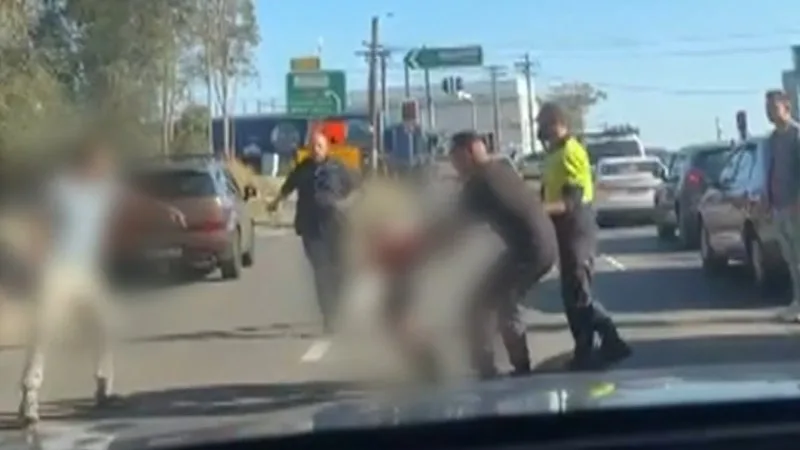 Man with kids arrested following alleged carjacking in Sydney
