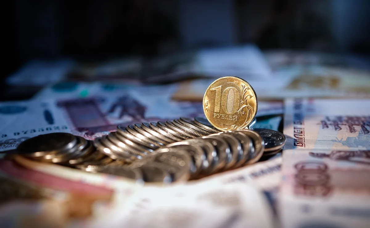 ЦБ оставил официальный курс доллара на 27 августа выше ₽84