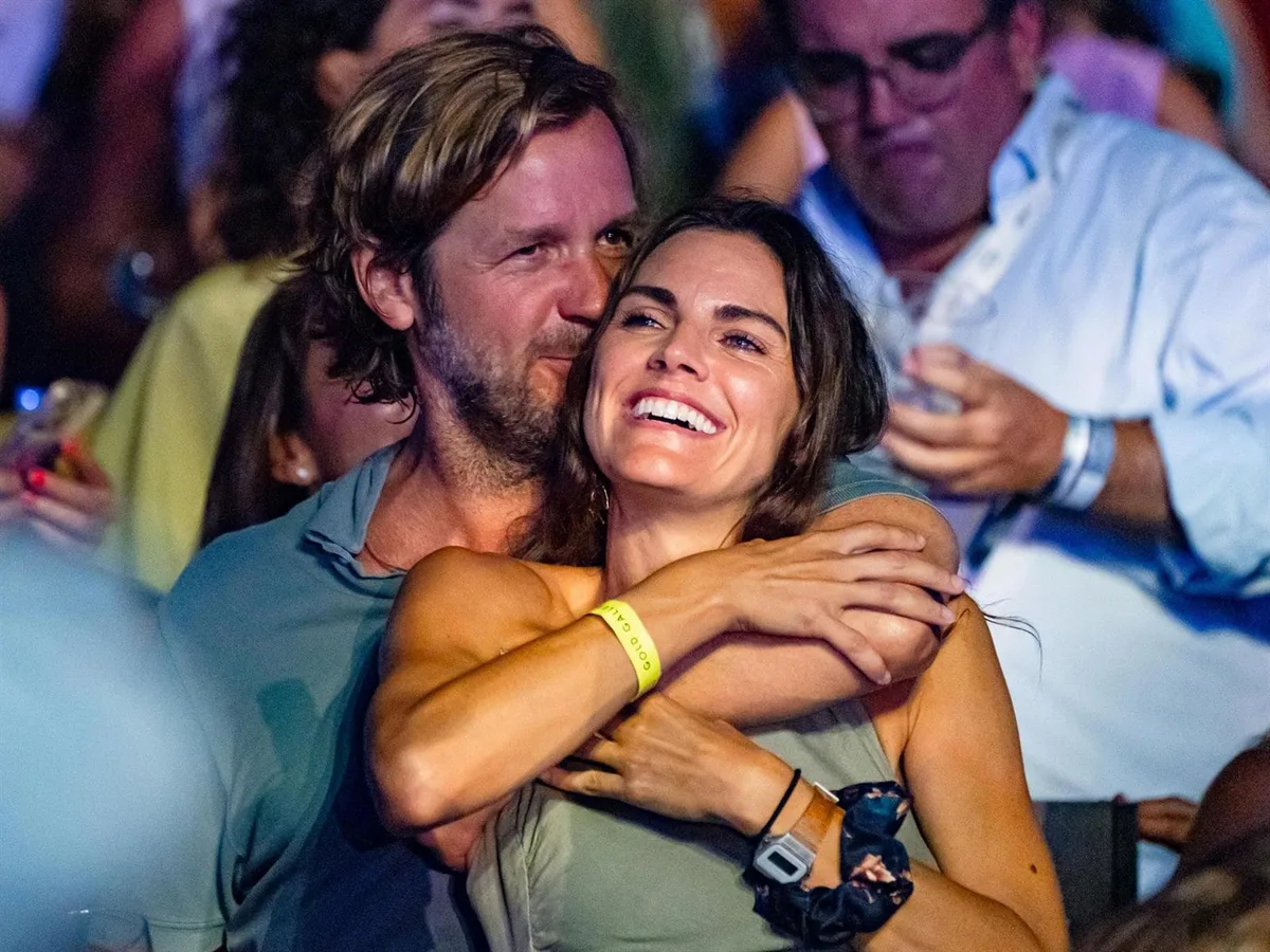 Amaia Salamanca y Rosauro Varo, más cómplices y cariñosos que nunca en su reaparición en el concierto de Taburete