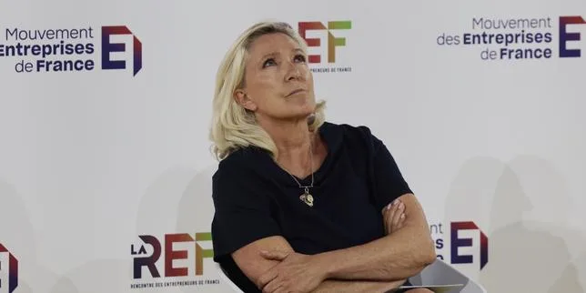 Marine Le Pen maintient le retour à la retraite à 62 ans, en rupture avec la ligne de Jordan Bardella