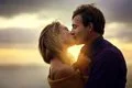 Un beso de 10 segundos comparte hasta 80 millones de bacterias: cómo la salud bucodental influye en tu vida sexual