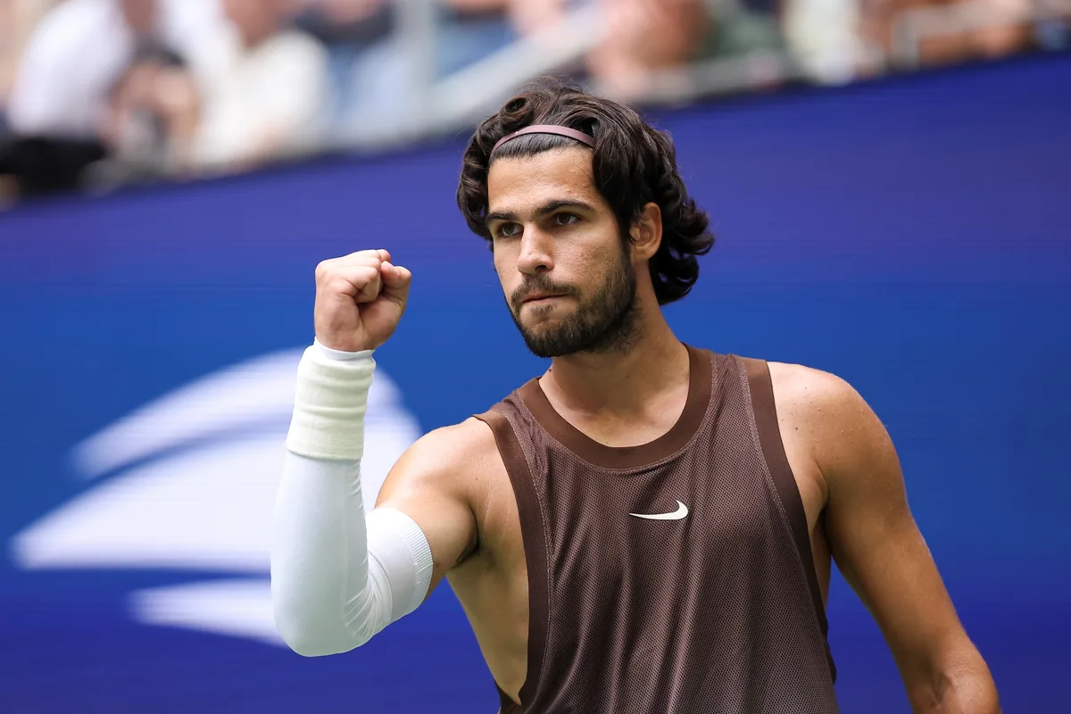 Após 4 meses fora por lesão, Alcaraz vence Safiullin na estreia do US Open