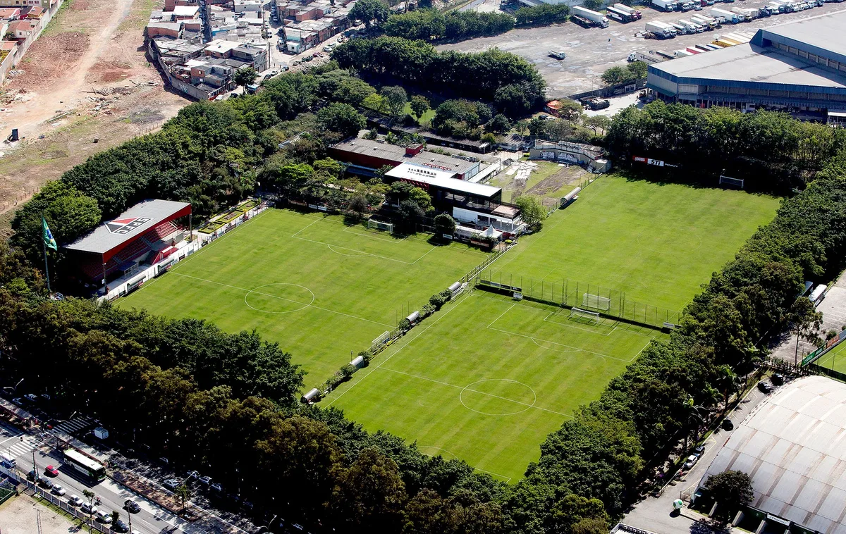 Reformas e desgaste dos gramados do CT fazem São Paulo mandar jogadores afastados para Cotia