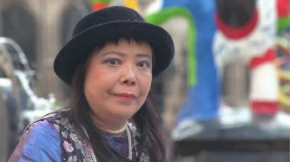 Morre Yayoi Kusama, aos 97 anos, a artista que transformou alucinações em bolinhas que conquistaram o mundo