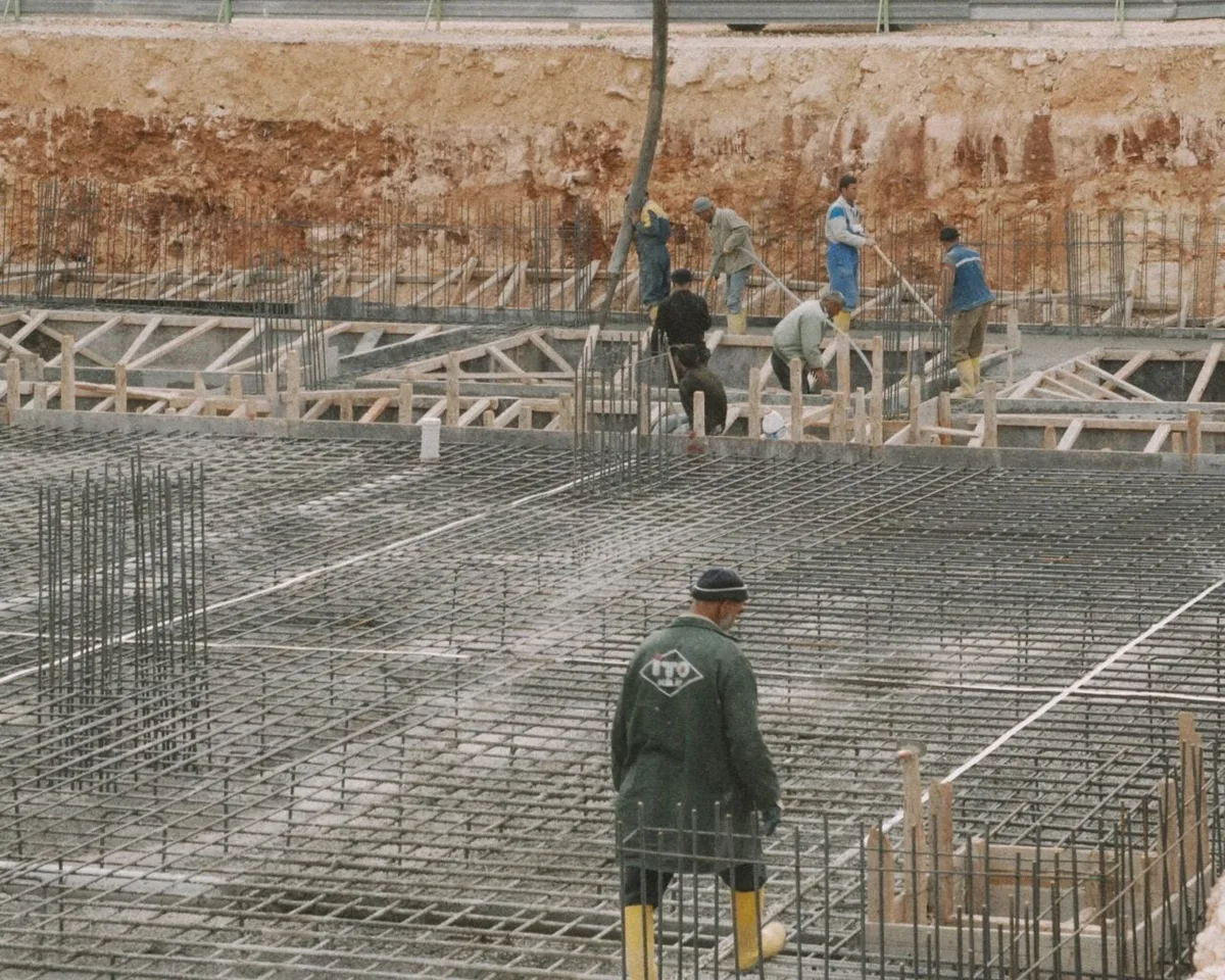 Tecnologia brasileira que “resfria” o concreto previne rachaduras em obras de médio e grande porte