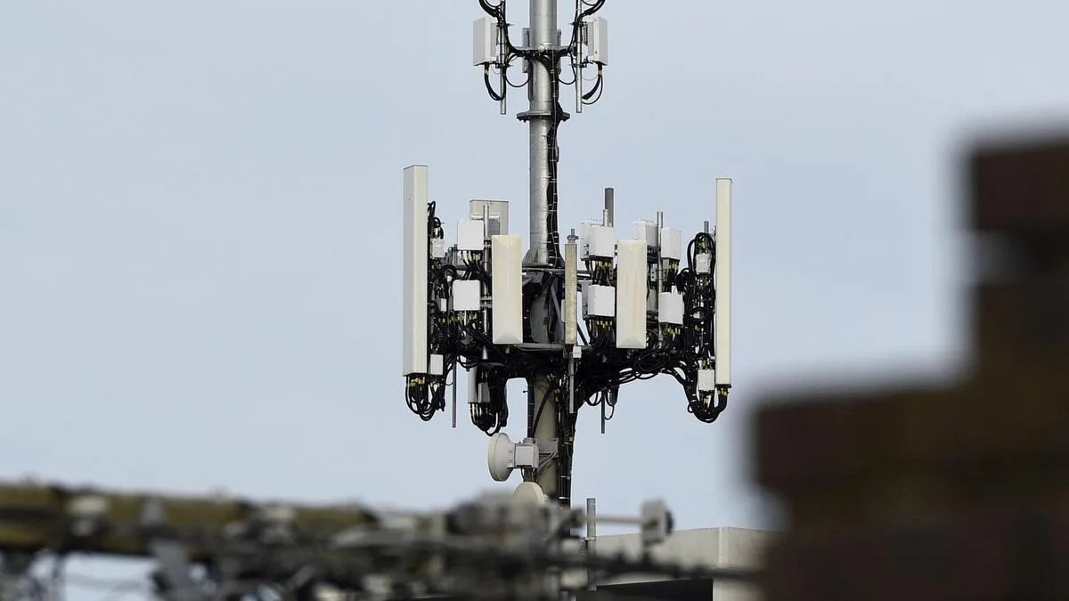 Senate report recommends triple-0 be nationalised, roaming be mandated after Optus outage