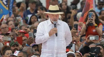 Lula apela ao voto para evitar que "aconteça o que aconteceu na Venezuela"