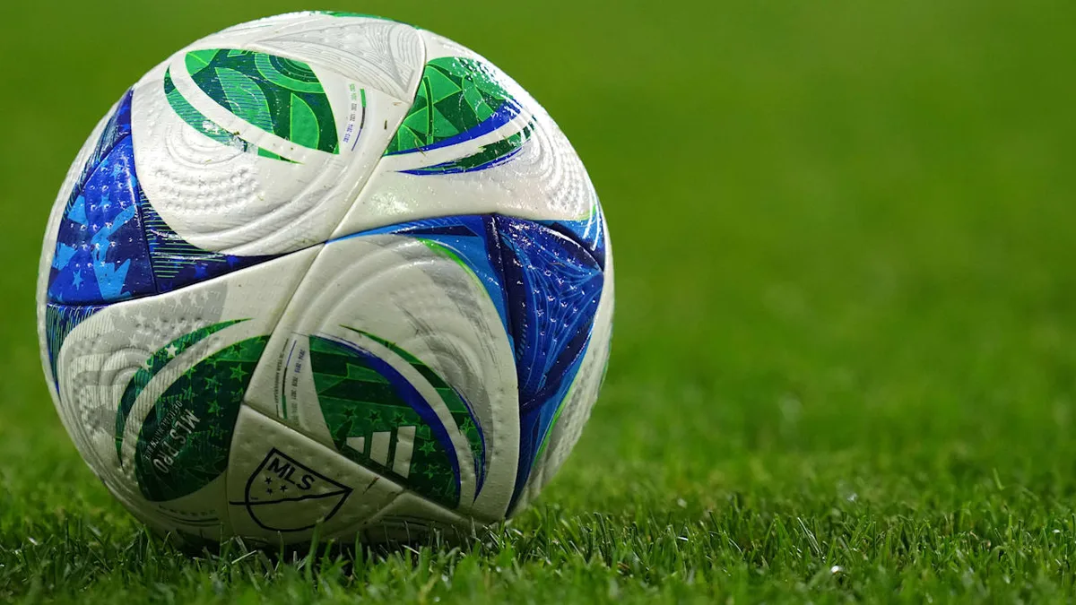 Fünf Verletzte in Niedersachsen - Kinder streiten um Ball, dann prügeln sich Eltern