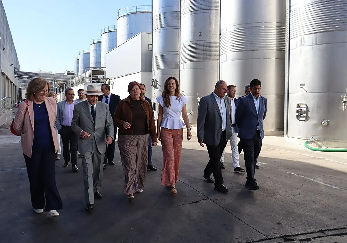La cooperativa Virgen de las Viñas acoge el encuentro de representantes europeos del sector del vino en Tomelloso