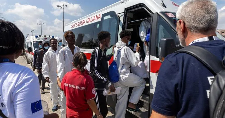 35 resgatados e 52 à deriva perto de Lampedusa