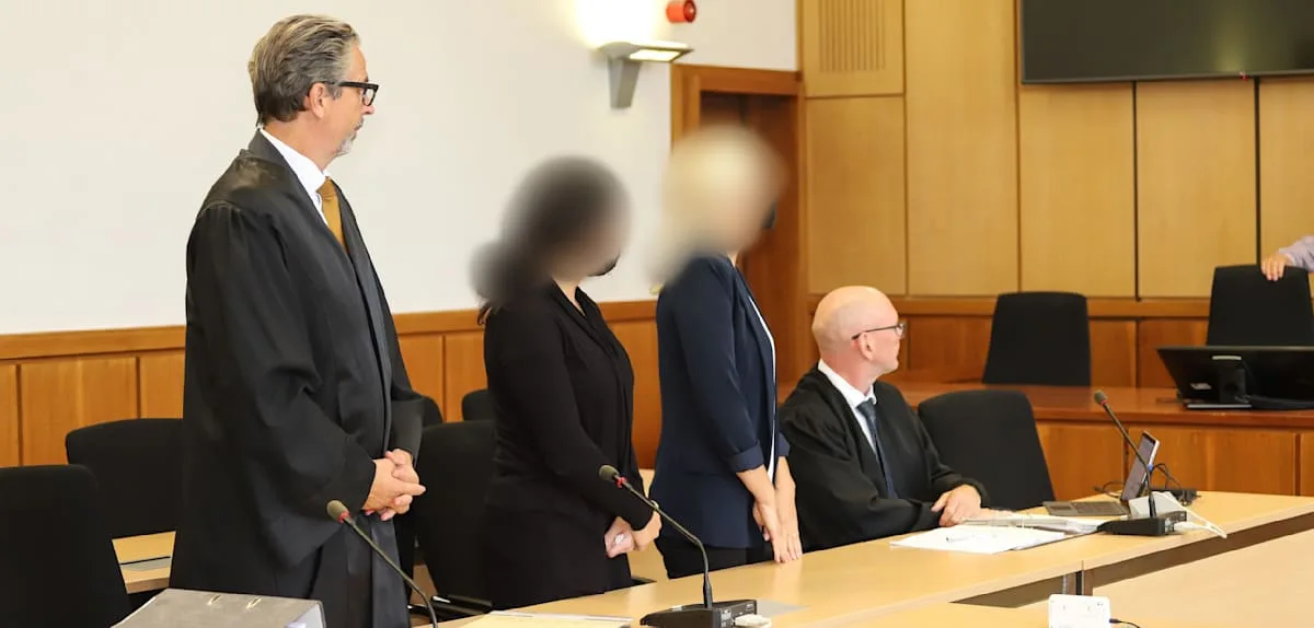 Sie ließen Kollegen bei einer Schießerei zurück – Polizistinnen aus Beamtenstatus „entfernt“