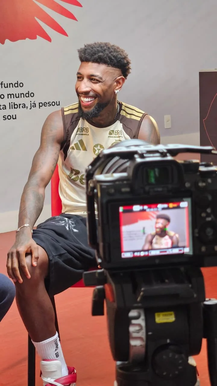 Royal transforma críticas em combustível no Flamengo: "Já vivi tiroteio, então isso não me atinge"