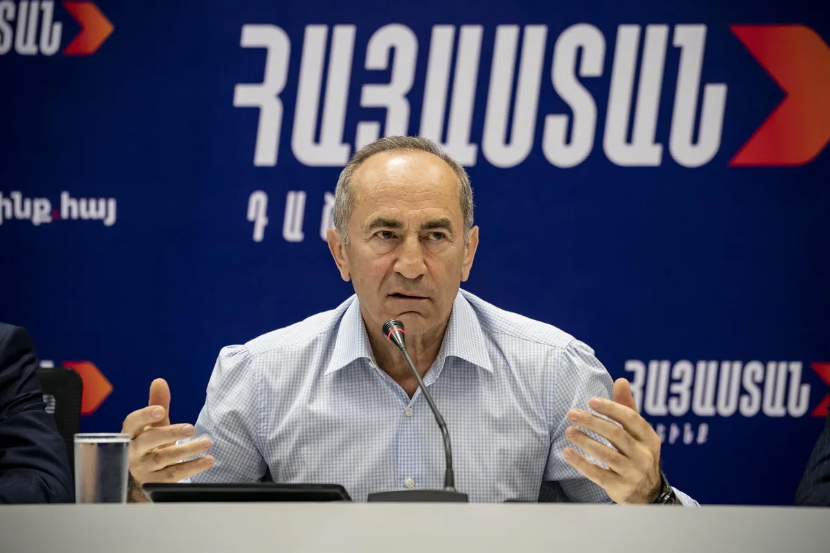 Dictan prisión preventiva contra el expresidente de Armenia Robert Kocharian