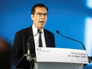 Arrêts maladie : le gouvernement veut « moins protéger les arrêts courts » et « mieux les longs »