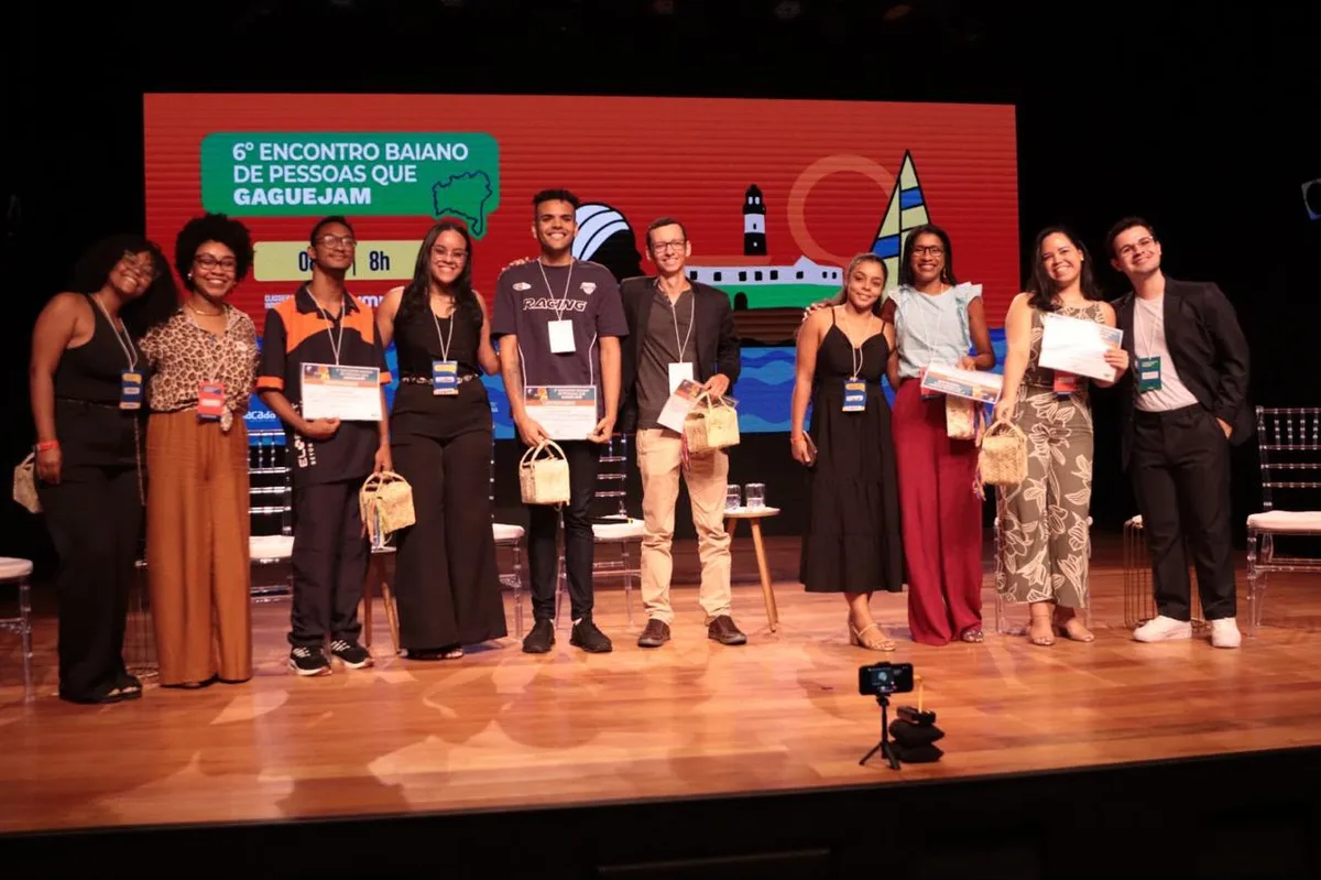 Encontro de pessoas que gaguejam debate inclusão e ciência na UFBA