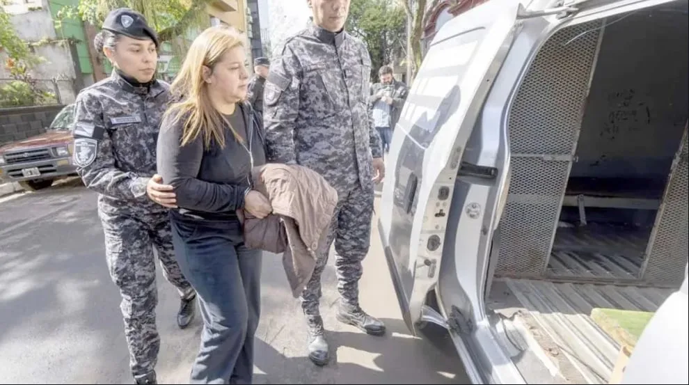 Condenaron a una mujer por la muerte de su hija que sufría una enfermedad poco frecuente: “No le dio una gota de agua”