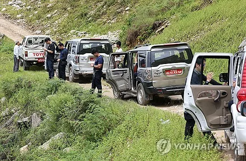 [네팔 대홍수] 신속대응팀 "헬기·드론 수색, 육로 이동도…성과 아직"