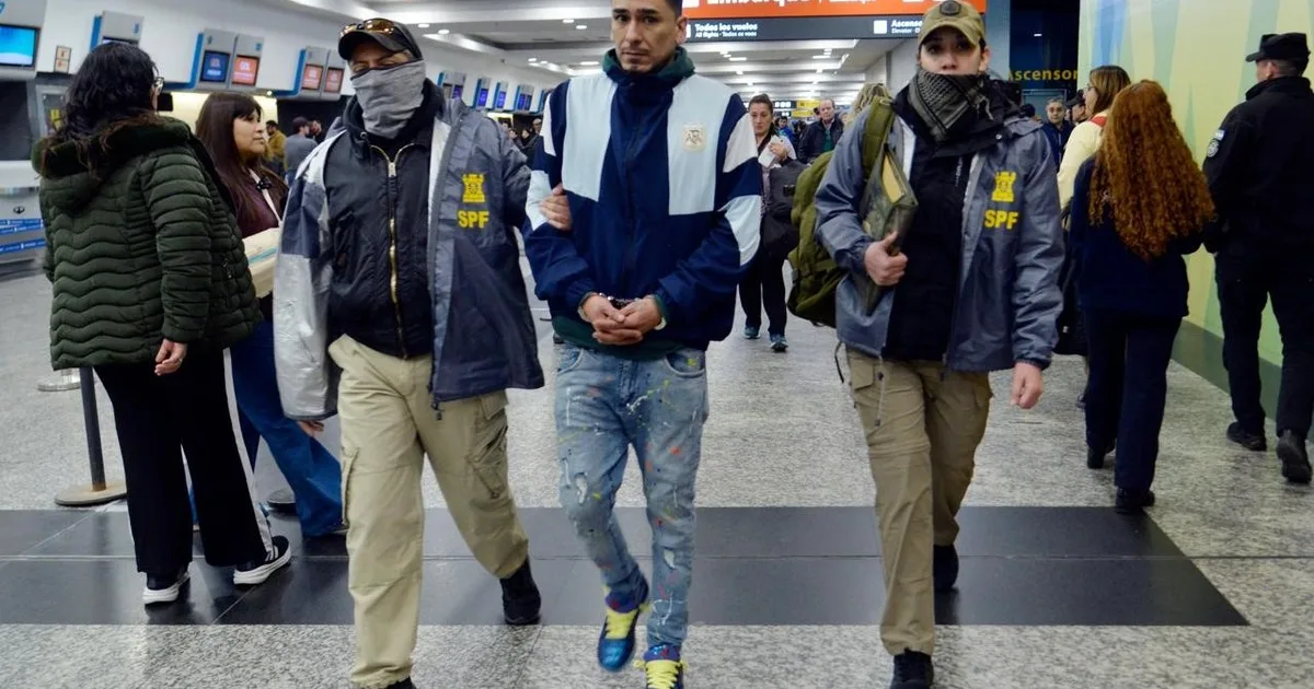 El Gobierno expulsó del país a un narco peruano de la banda de Dumbo: "Uno por uno, hasta que no quede ninguno"