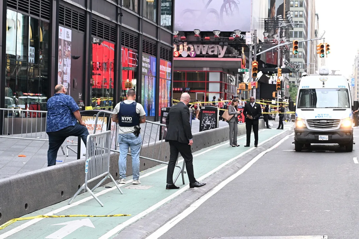 New York : attaque au couteau à Times Square, une victime et l'assaillante décèdent
