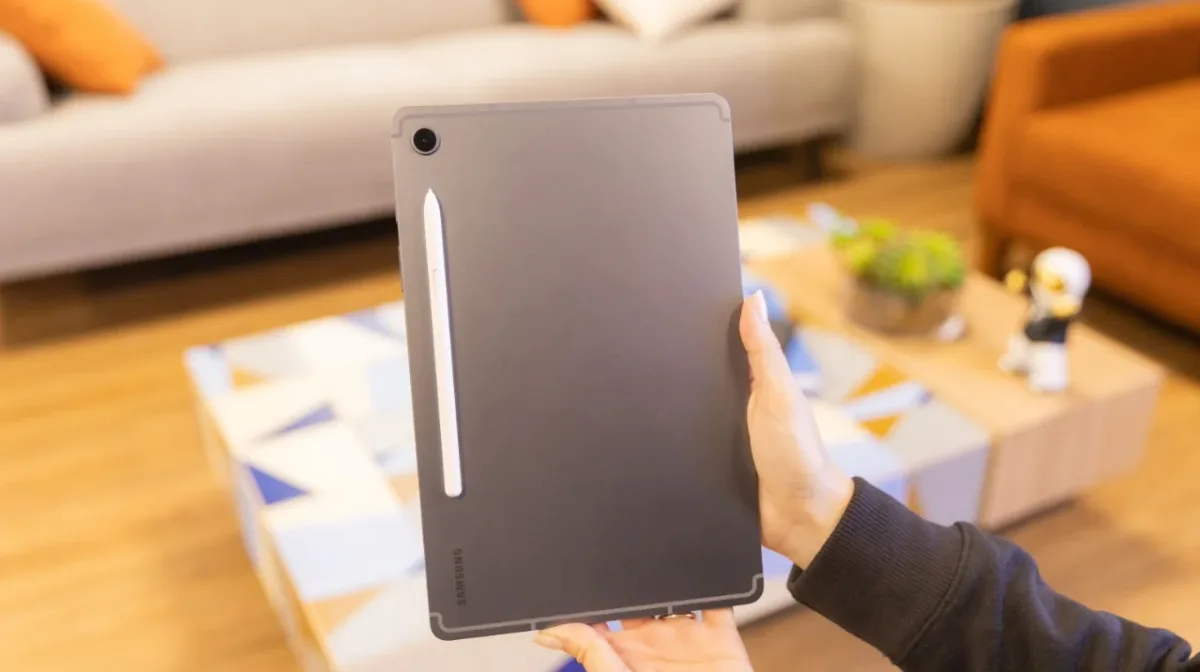 Tablet Samsung com capa e caneta cai para menos de R$ 2 mil na loja oficial
