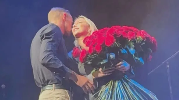 Kuss auf der Konzert-Bühne - Anna-Carina Woitschack zeigt ihre neue Liebe