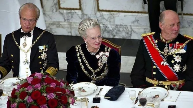 Reis e líderes mundiais homenageiam Harald V após morte do rei da Noruega