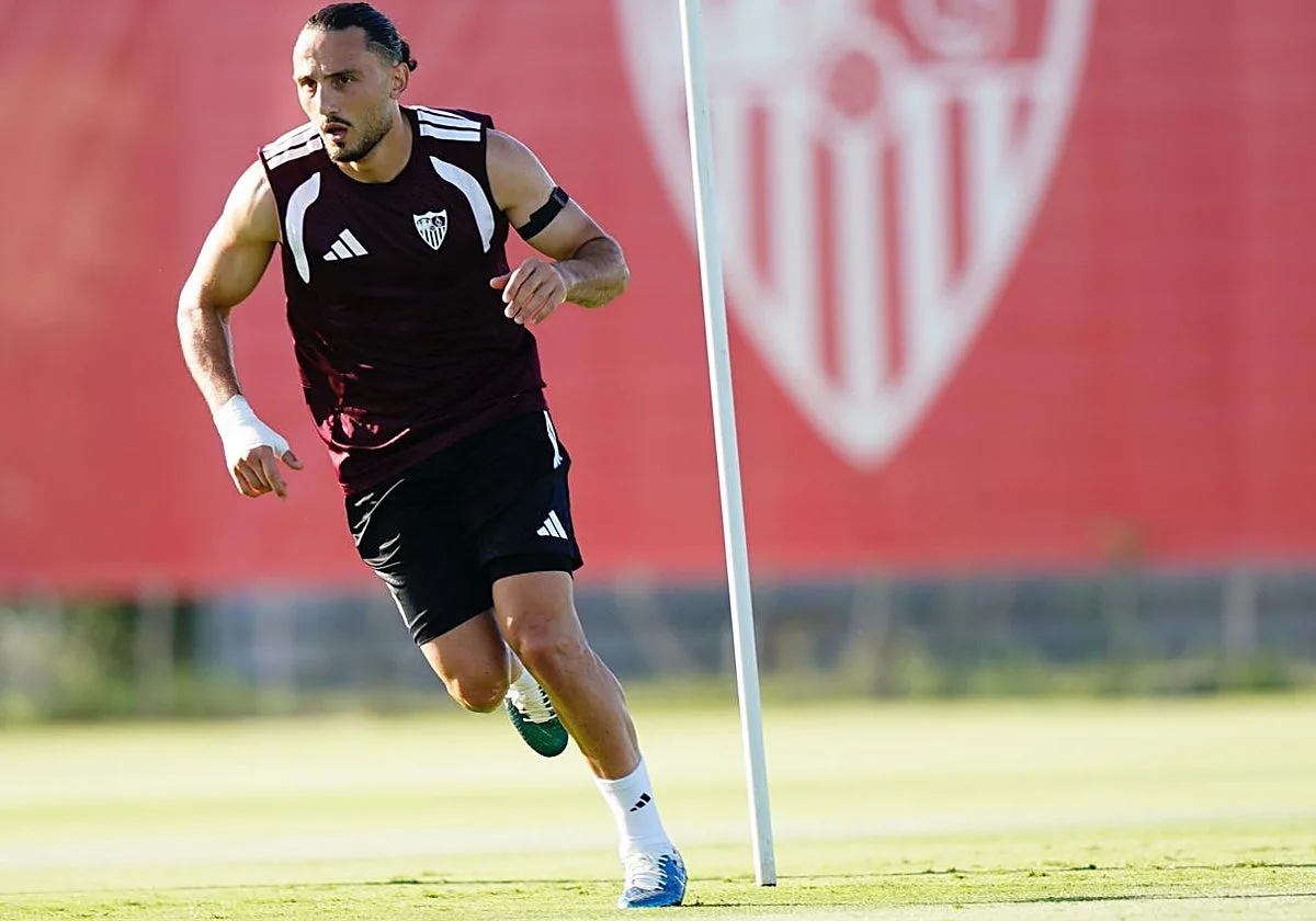 Kochorashvili completa su primer entrenamiento como sevillista en su día libre