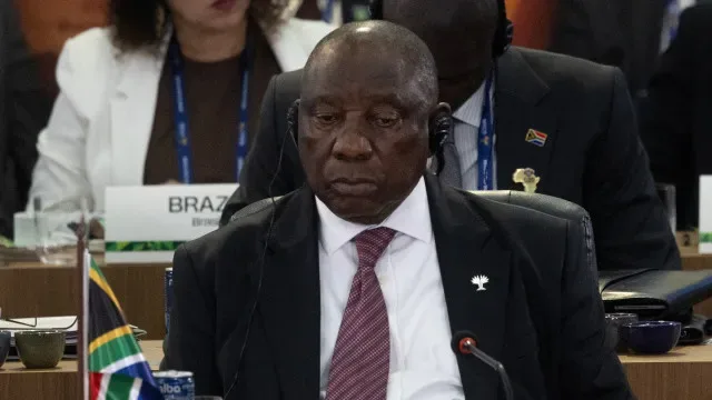 Presidente sul-africano levanta suspensão do chefe da polícia