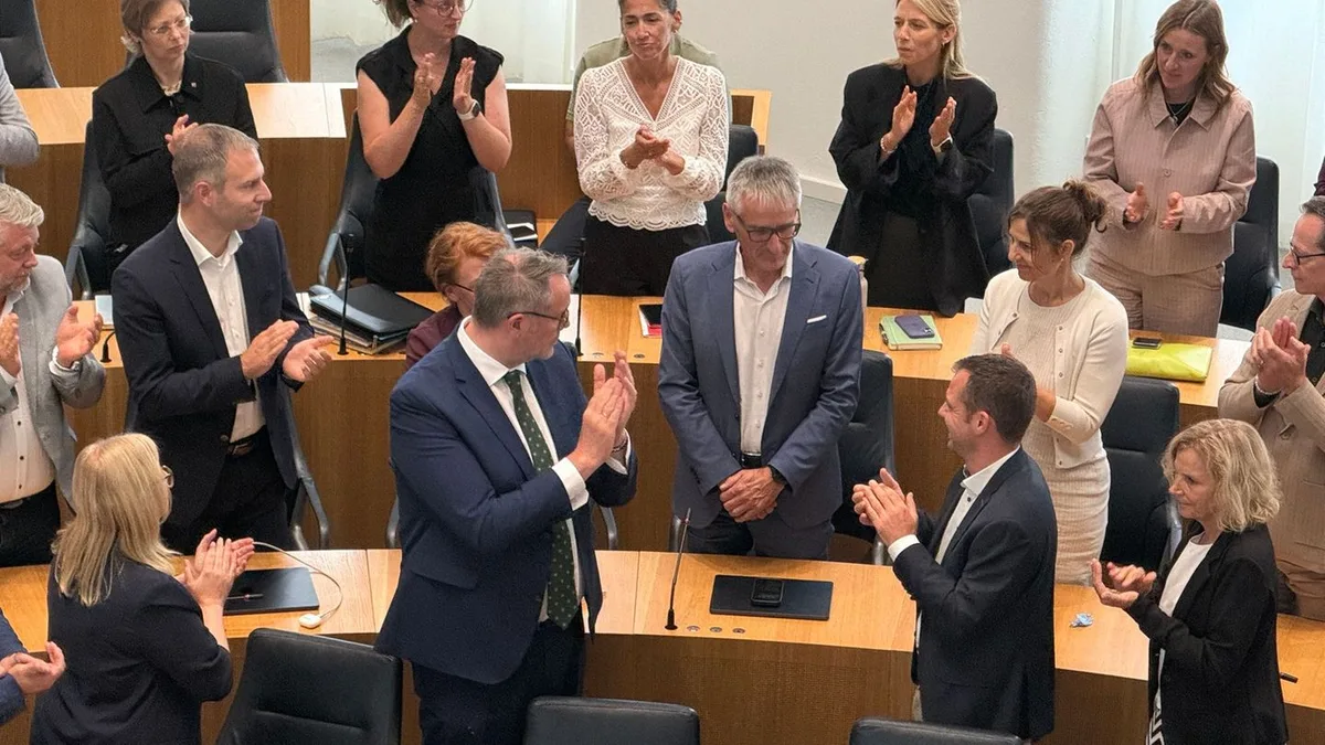 Landtag: Langer Applaus zum Abschied von Hendrik Hering