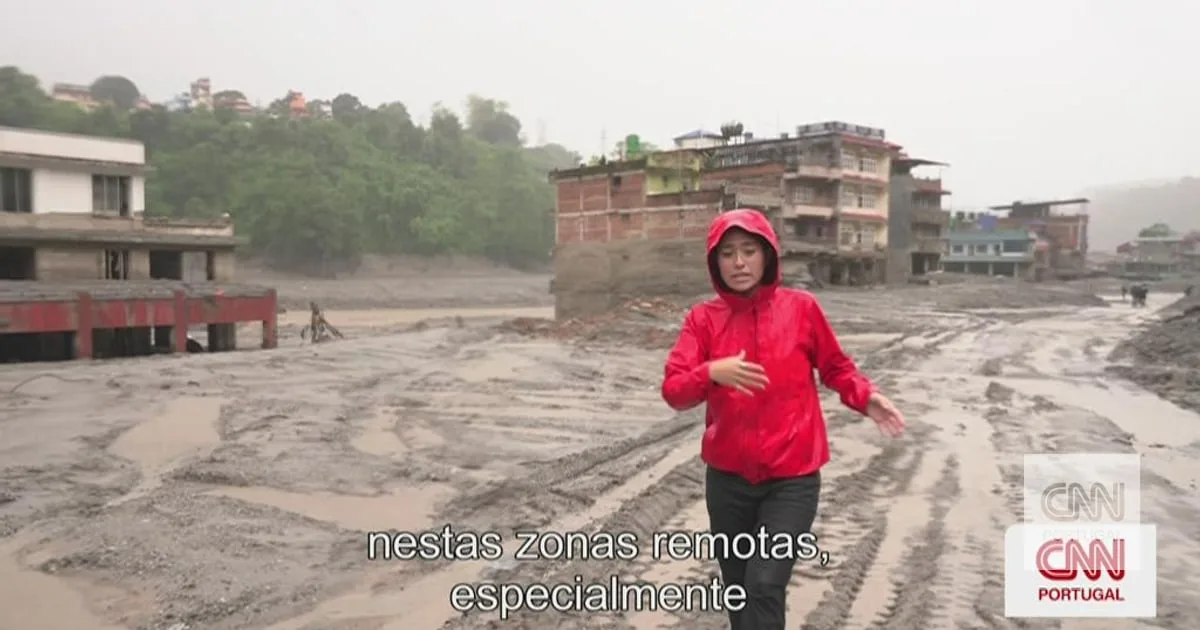 "Vejam como esta cidade ficou devastada". CNN mostra caos após enxurradas no Nepal