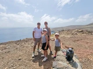 « Nous avons perdu notre bateau au milieu de l’Atlantique » : les galères d’une famille partie en tour du monde