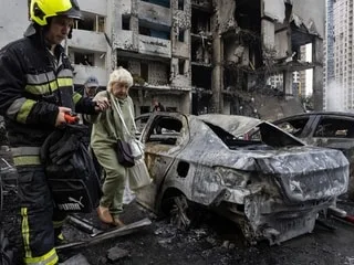 Guerre en Ukraine : ce que l’on sait de l’attaque russe « massive » qui a fait 12 morts à Kiev et dans sa région