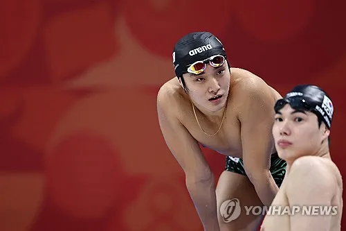 [아시안게임] '부상 투혼' 김우민 "생각보다 더 아파…400ｍ 출전 상의해봐야"