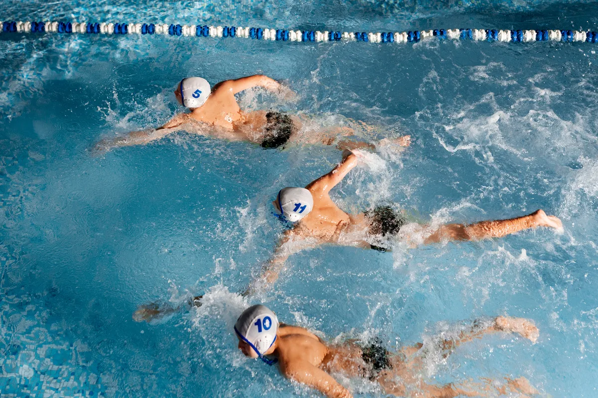 Cuál es el deporte que aumenta casi 10 años la longevidad: más que ir al gimnasio, el fútbol o la natación