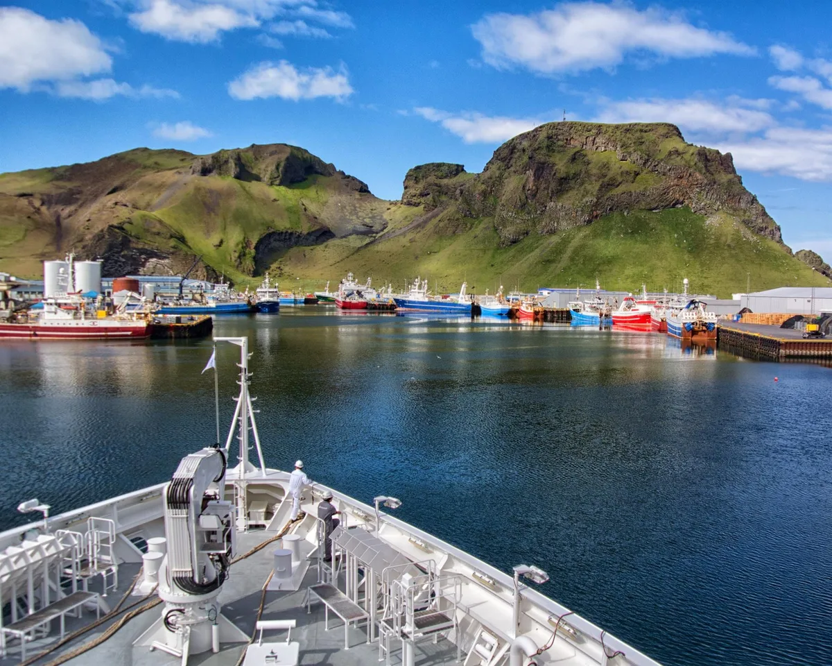 Islandia decide si reanuda el proceso de adhesión a la UE con una ligera ventaja del 'sí'