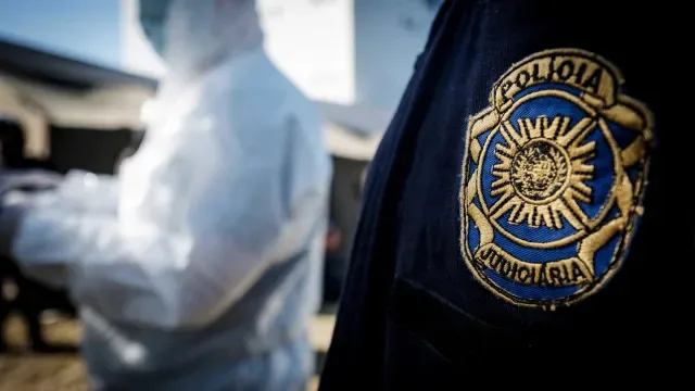 PJ investiga incêndio que atingiu sete veículos em Miranda do Douro