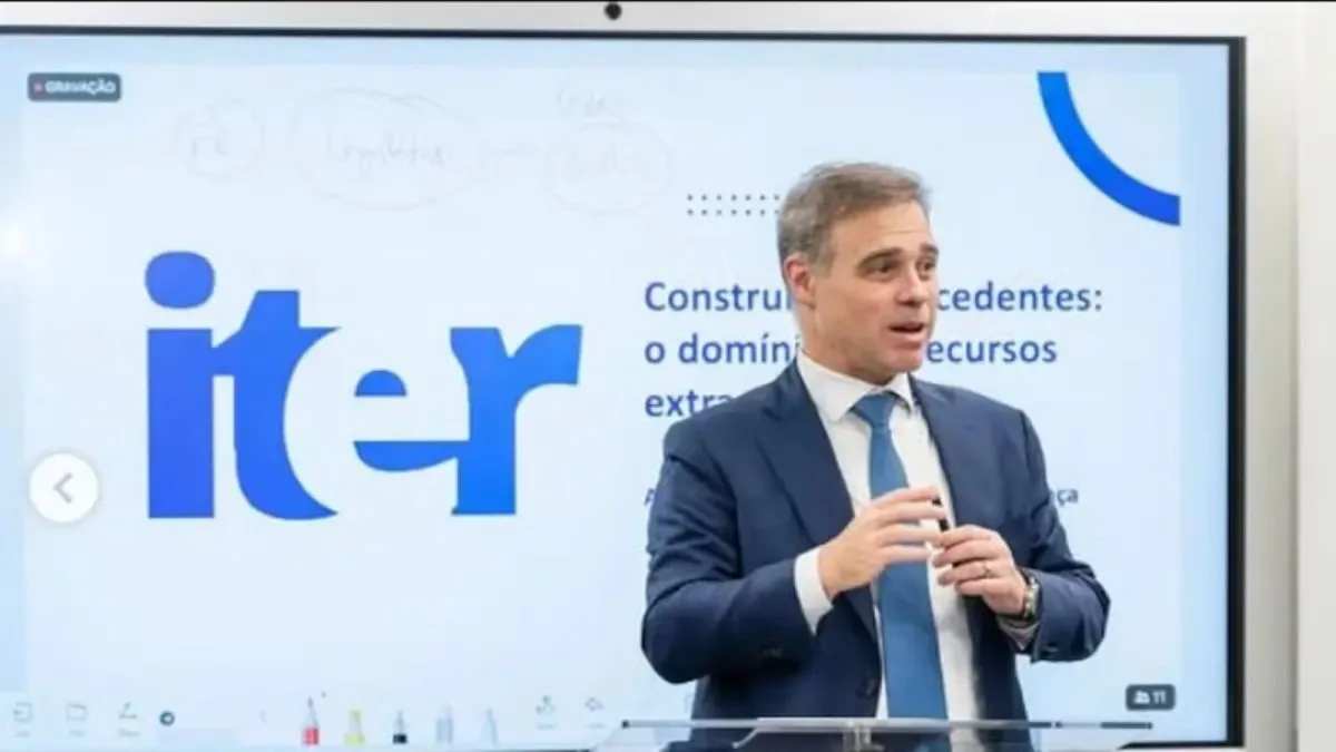 Após encontro com Vorcaro vir à tona, André Mendonça deixa sociedade do Instituto Iter