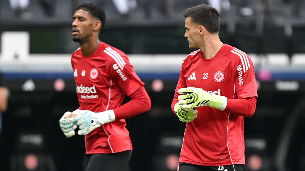 Kurz vor England-Transfer? - Wechsel-Wirbel um Eintracht-Star!