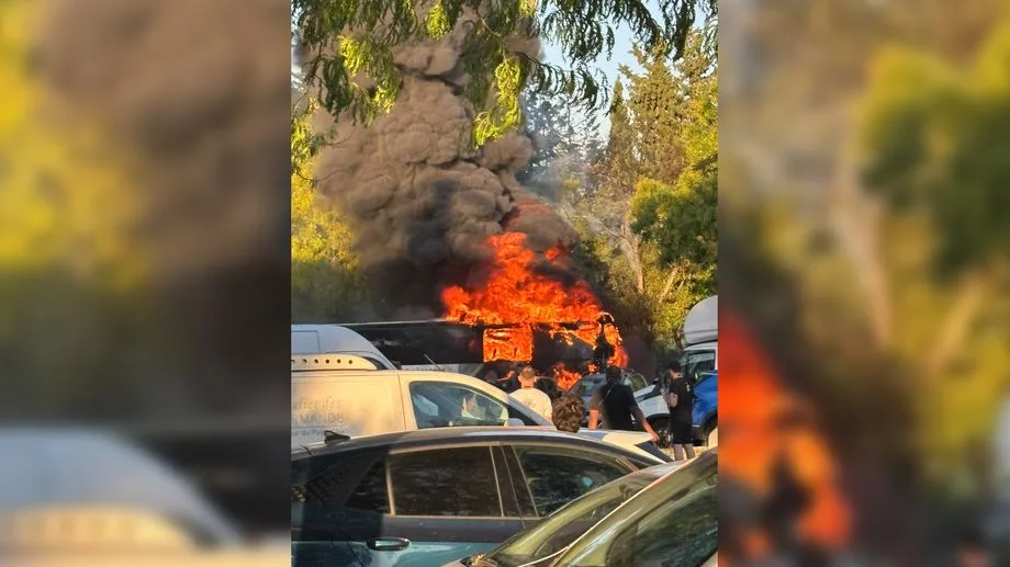 Un bus prend feu près du stade d'Aix-en-Provence : le match de l'équipe de France de rugby interrompu