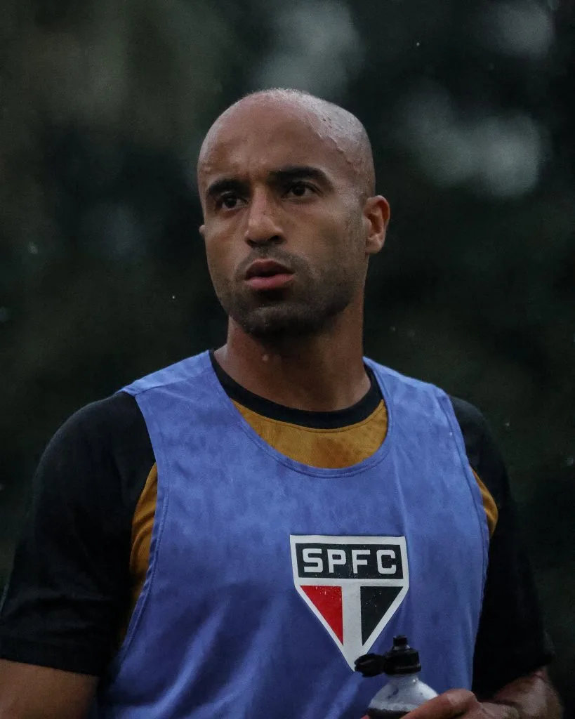 Após cinco meses afastado, Lucas Moura volta a ficar à disposição do São Paulo