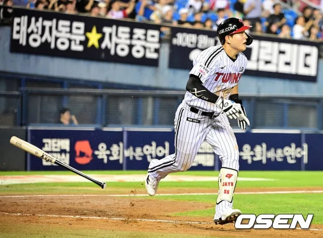 4번째 타자가 아니라 新 4번타자다...LG 문정빈, 데뷔 첫 만루 홈런 터졌다