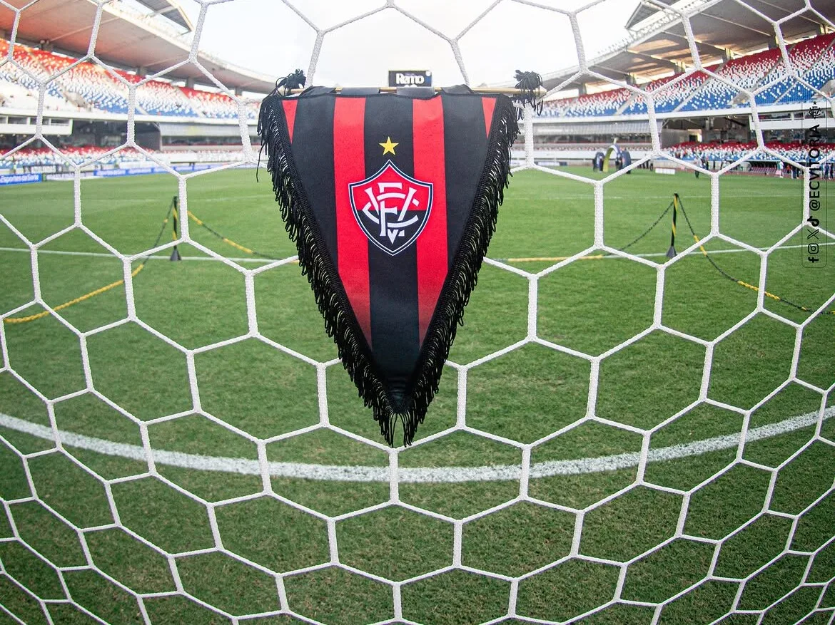 Vitória tem negociação avançada com artilheiro do futebol nacional