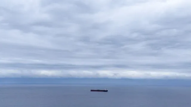 Dois navios atingidos por drones ao largo da Bulgária. Um afundou