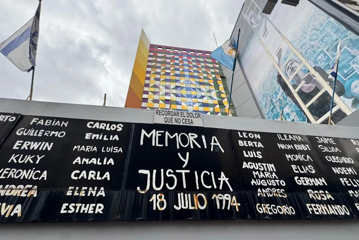 Convalidan la constitucionalidad del juicio en ausencia contra los prófugos por el ataque a la AMIA