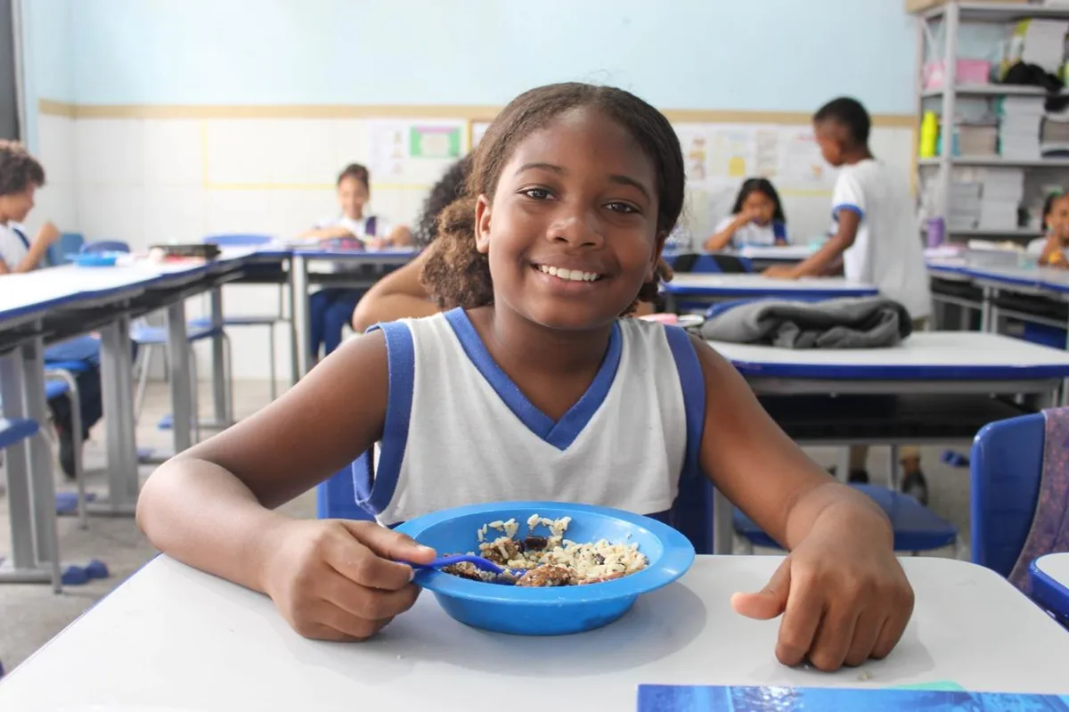 Escolas municipais de Salvador servem 180 mil refeições diariamente