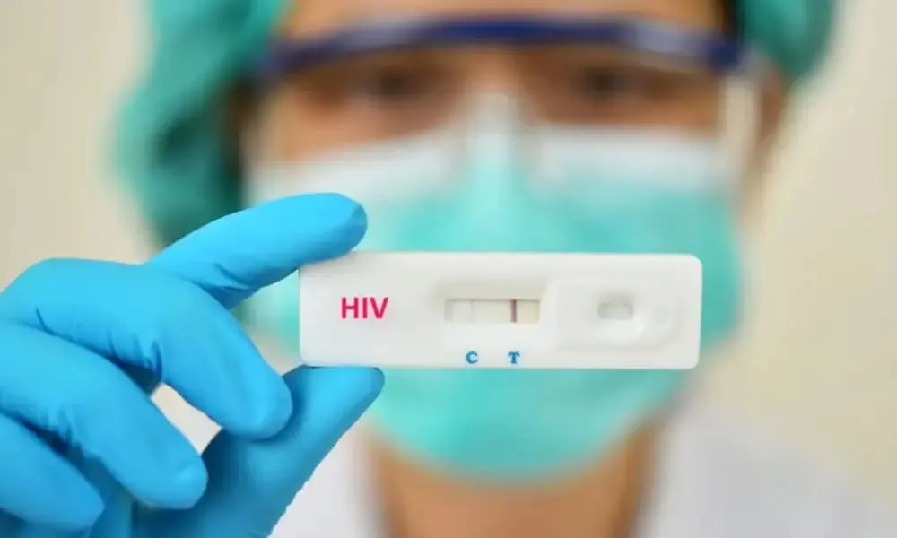 Dentista é condenado a 5 anos por transmitir HIV após esconder diagnóstico da parceira