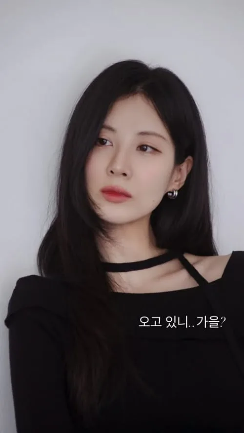 "서현 맞아?"…'블랙 의상+짙은 아이라인'으로 완성한 역대급 '성숙미'