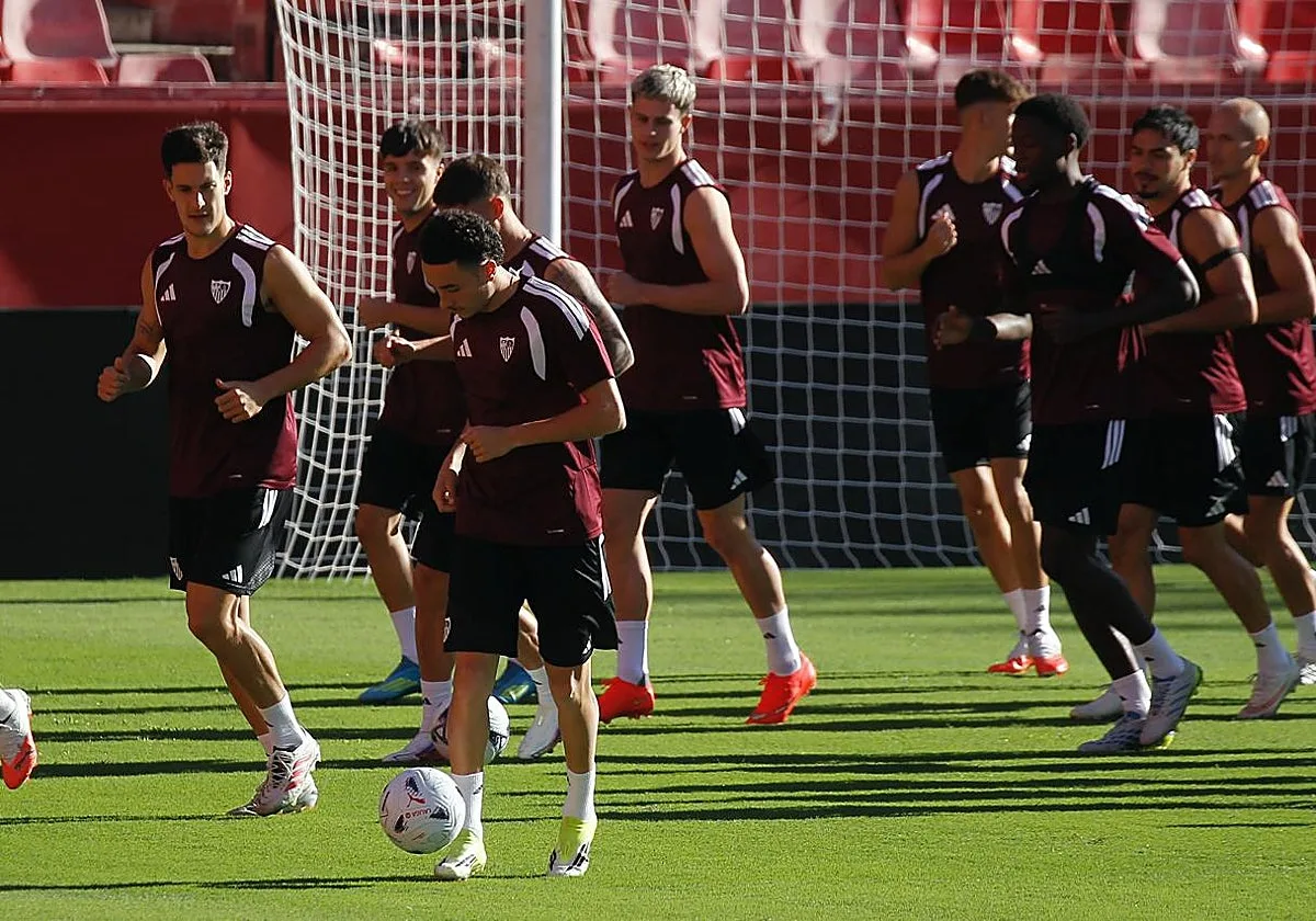 El Sevilla FC acerca posturas con el Olympiacos por Vargas y espera resolver su venta lo antes posible