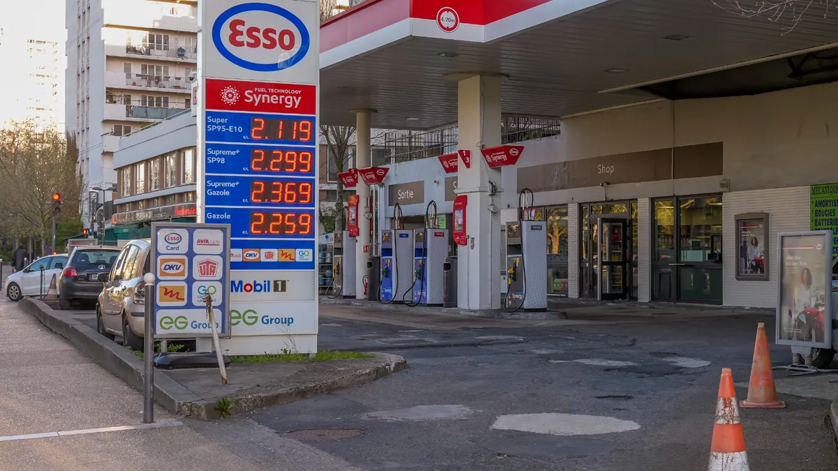 L’aide carburant de 100 euros s’élargit, voici quand les nouveaux bénéficiaires pourront la demander